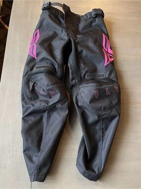 Fly Racing Motorcycle Motocross Youth
Girls Pants F-16 Size 20 (Girl’s size 7/8)